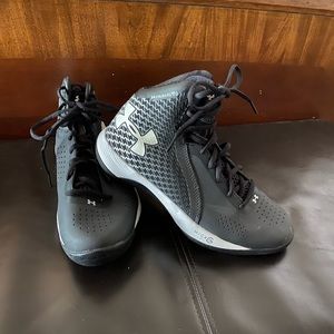 Under Armor clutch fit shoes size 8